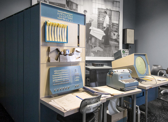 Restored DEC PDP-1 at the Computer History Museum (Alexey Komarov, 2014)