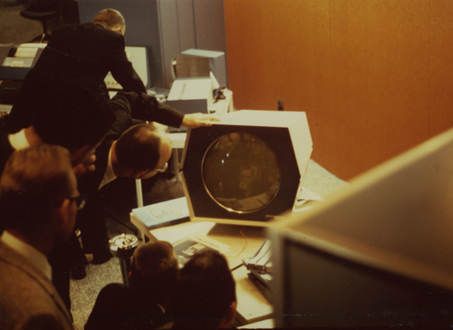 People watching Spacewar! on a PDP-1 (DEC/CHM)